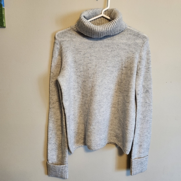 Forever 21 Turtle Neck Small Gray Sweater - Picture 1 of 8